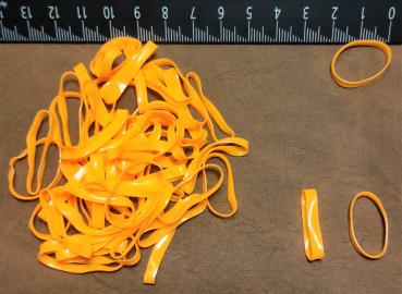 (MG5) - 50 Stück Mähnengummis aus Silikon orange - breit - gut dehnbar Made in Niederlande