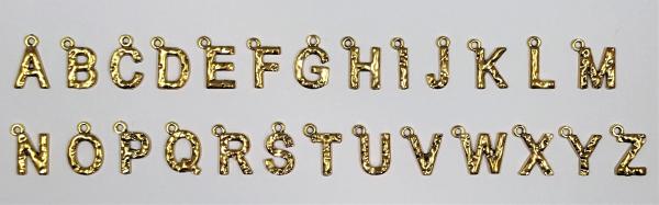 (ABC7) - Buchstaben-Set A-Z aus Metall Farbe : gold - ca. 1,2x0,85 cm unebene Oberfläche, zum Annähen / Ankleben