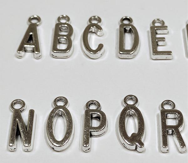 (ABC4) - Buchstaben-Set A-Z aus Metall Farbe : silber - ca. 1,25x0,6 cm zum Annähen / Ankleben