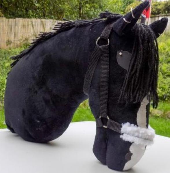 Black horse with wide blaze size (A4+ to A3) without stick  with many accessories  with 100% filling Unique piece - used