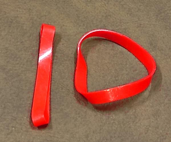 (MG11) - 50 Stück Mähnengummis aus Silikon rot - breit - gut dehnbar Made in China