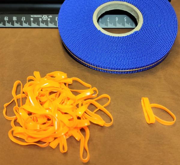 (MG5) - 50 pieces silicone mane gums orange - wide - good stretch Made in the Netherlands
